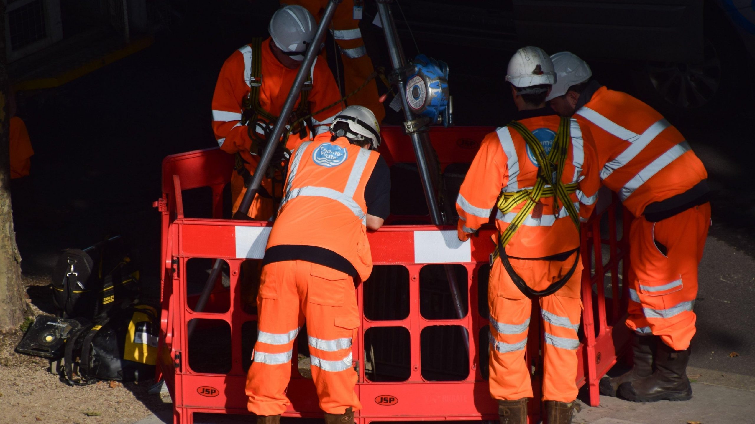 découvrez l'actualité et les informations clés concernant cki et thames water, deux acteurs majeurs dans le secteur de la gestion de l'eau et des infrastructures au royaume-uni.