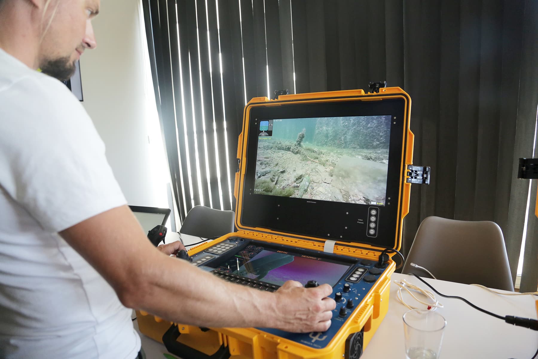 découvrez le robot aquatique 5g conçu pour la collecte efficace des déchets marins. une technologie innovante pour préserver les océans et améliorer la propreté de l’environnement aquatique.