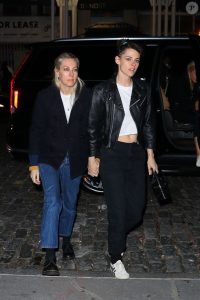 découvrez l'entretien exclusif avec kristen stewart : confidences, carrière et projets à venir. plongez dans l'univers de l'actrice emblématique à travers ses réponses sincères et inspirantes.