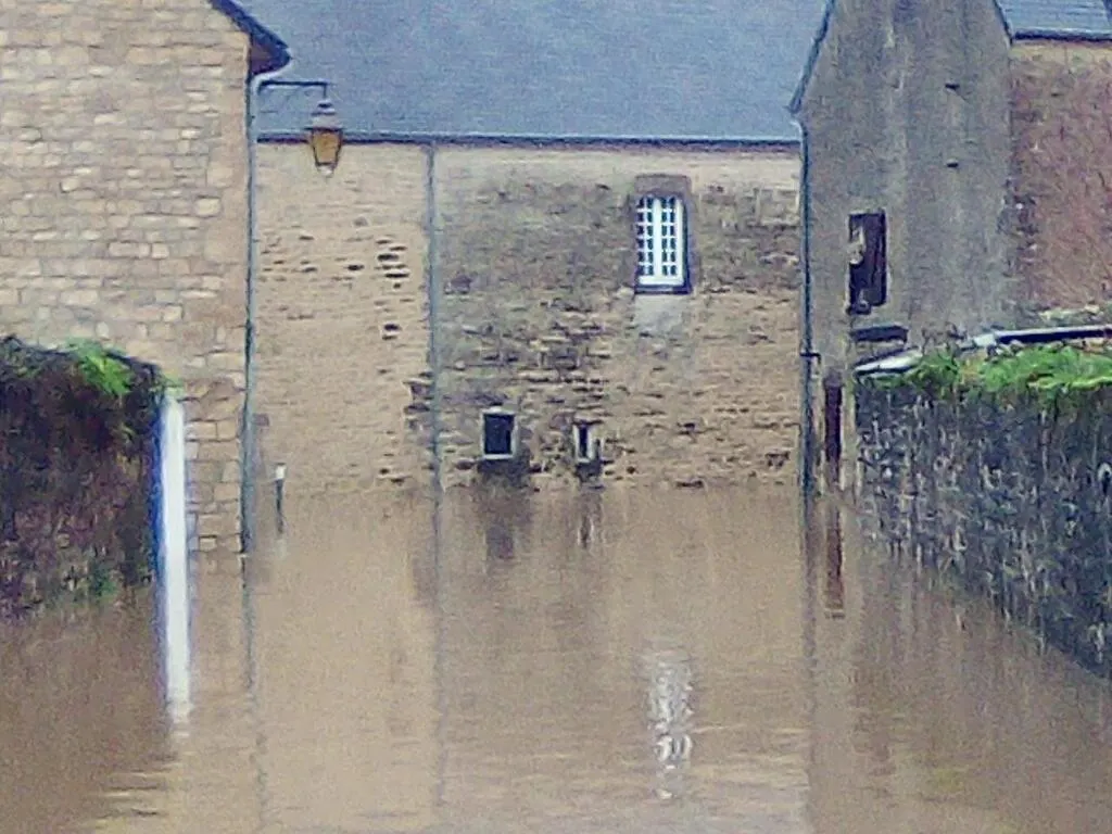 trouvez les dernières informations sur les inondations à cherbourg : causes, actualités, conséquences et conseils pour se protéger. restez informé sur les événements météorologiques et les mesures de sécurité locales.