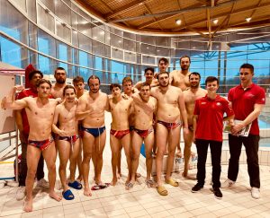 découvrez l’histoire passionnante du nautic club angérien qui célèbre 80 ans de passion et de succès en water-polo. plongez dans la tradition sportive de saint-jean-d’angély !