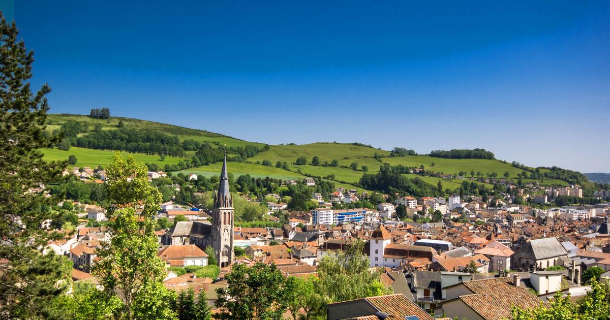 découvrez les tendances et cumuls des pluies en octobre dans le cantal : analyses météorologiques, records de précipitations et impact sur la région.
