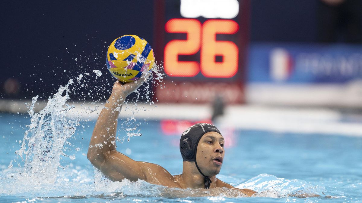 découvrez le match de water-polo entre les équipes nationales à domicile le 15 novembre. suivez en direct les performances et vivez l'émotion du sport aquatique.