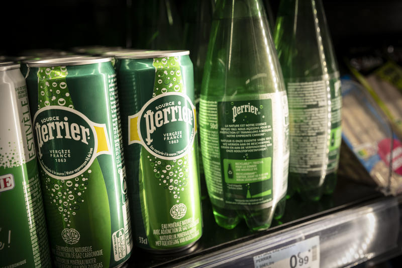 découvrez les détails de la fraude impliquant les eaux minérales nestlé perrier, ses conséquences et les mesures prises pour protéger les consommateurs.