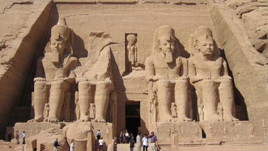 l'égypte renforce sa coopération avec l'unesco pour lutter contre les défis liés à l'eau et au climat, visant un développement durable et la préservation des ressources naturelles.
