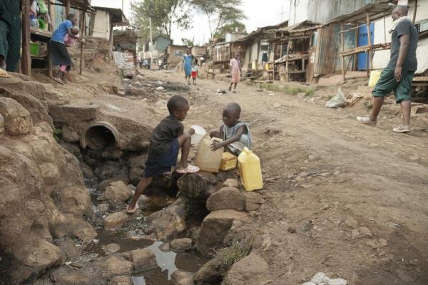 découvrez les causes et conséquences de la pénurie d'eau mondiale, ainsi que les solutions pour préserver cette ressource vitale pour les générations futures.