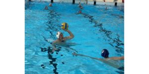 dole remporte le tournoi régional de water-polo avec une performance exceptionnelle, affirmant sa position de leader dans la discipline.