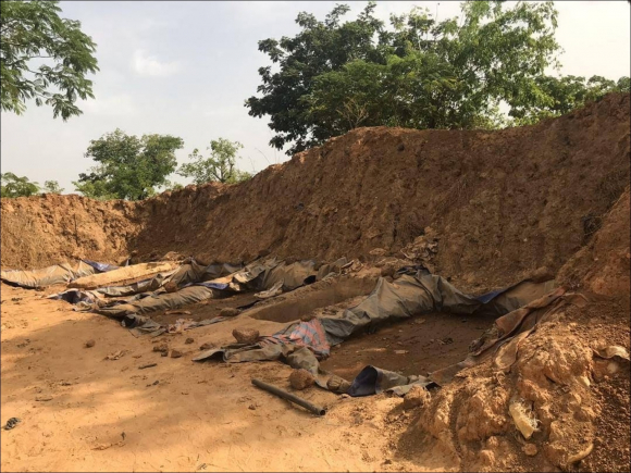 découvrez les impacts et les enjeux de l'exploitation minière clandestine chinoise dans la région d'ashanti, mettant en lumière les défis environnementaux et sociaux.