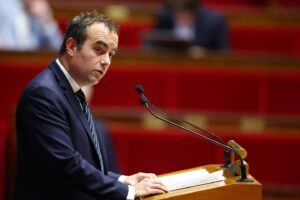 analyse des positions du gouvernement lecornu face aux collectivités territoriales concernant la gestion et la valorisation du patrimoine local.