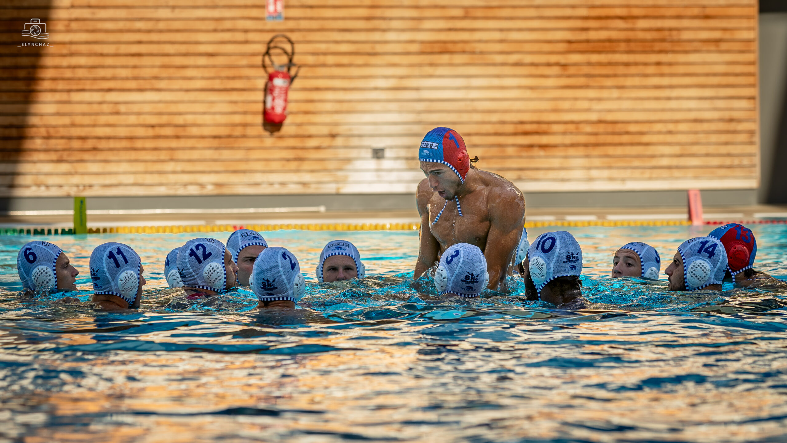 suivez en direct le duel palpitant de water-polo entre marseille et sète. ne manquez rien de cette confrontation intense entre deux équipes passionnées.